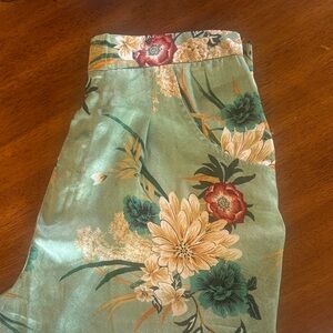 Violet & Claire Green Floral pants